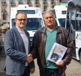 Alte nouă microbuze electrice au ajuns la elevii din Prahova, în cadrul proiectului ”Școli Accesibile cu Hibrid – ȘAH”
