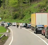 Accident pe DN1, la Azuga. Traficul rutier a fost afectat după coliziunea dintre două autoturisme