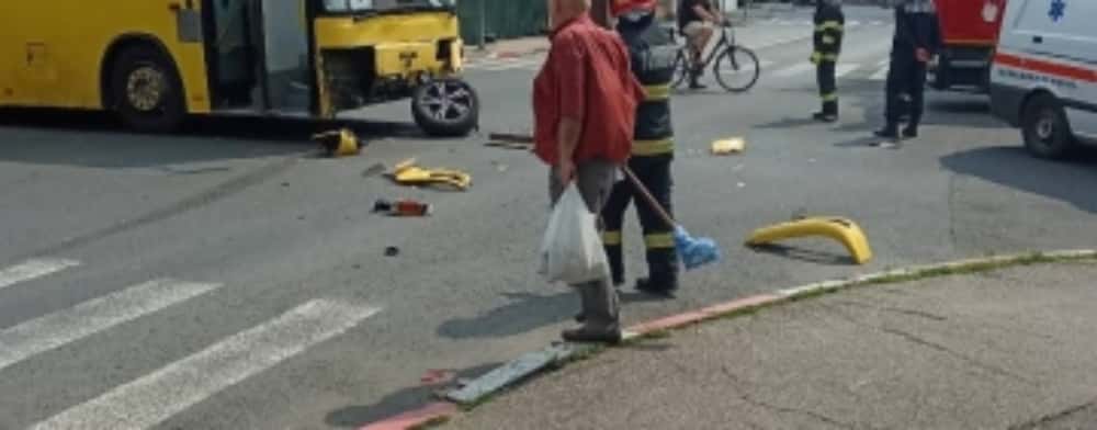 Un autobuz al TCE, implicat într-un accident, în centrul Ploieștiului