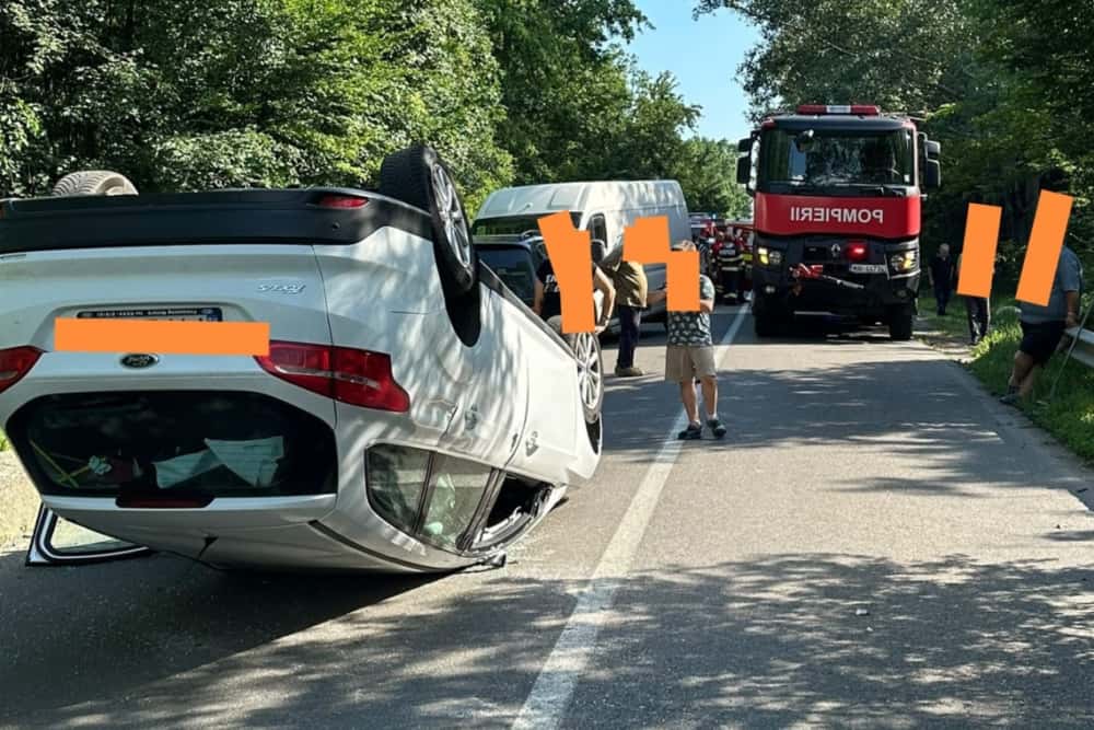Accident rutier între Plopeni și Găgeni. Un autoturism s-a răsturnat