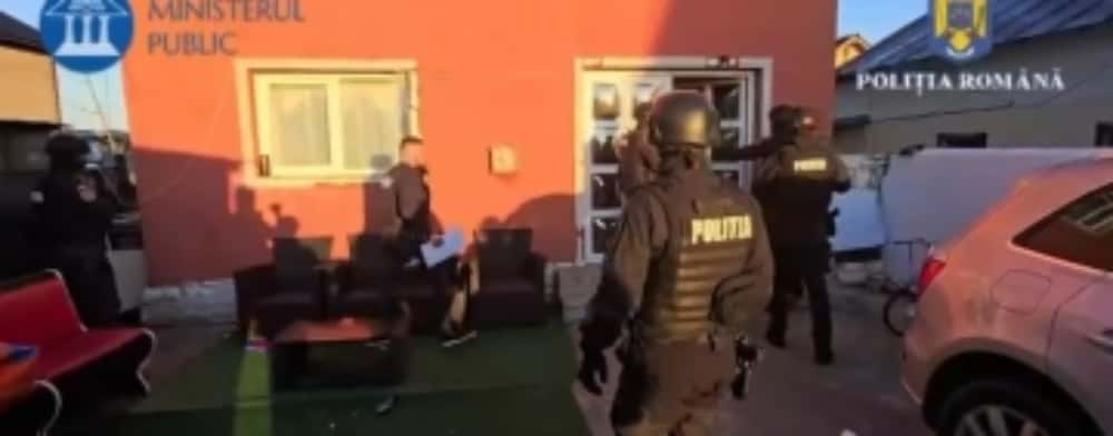 Percheziții în două comune prahovene, la persoane care organizau tombole online!