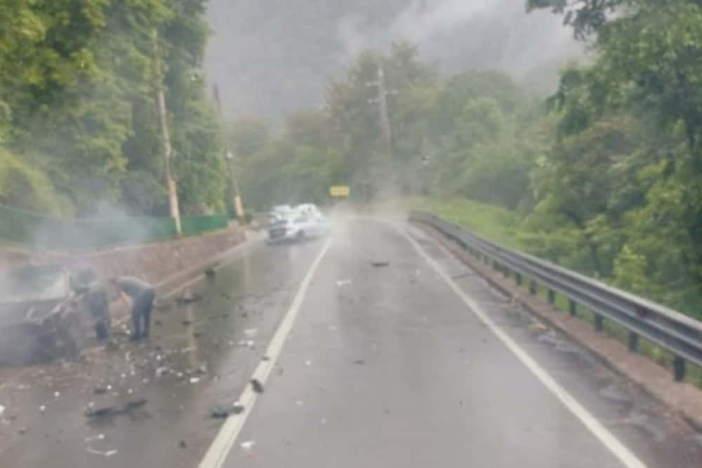 Accident cu trei victime la Sinaia. Printre răniți sunt și doi copii - o fetiță și un băiat