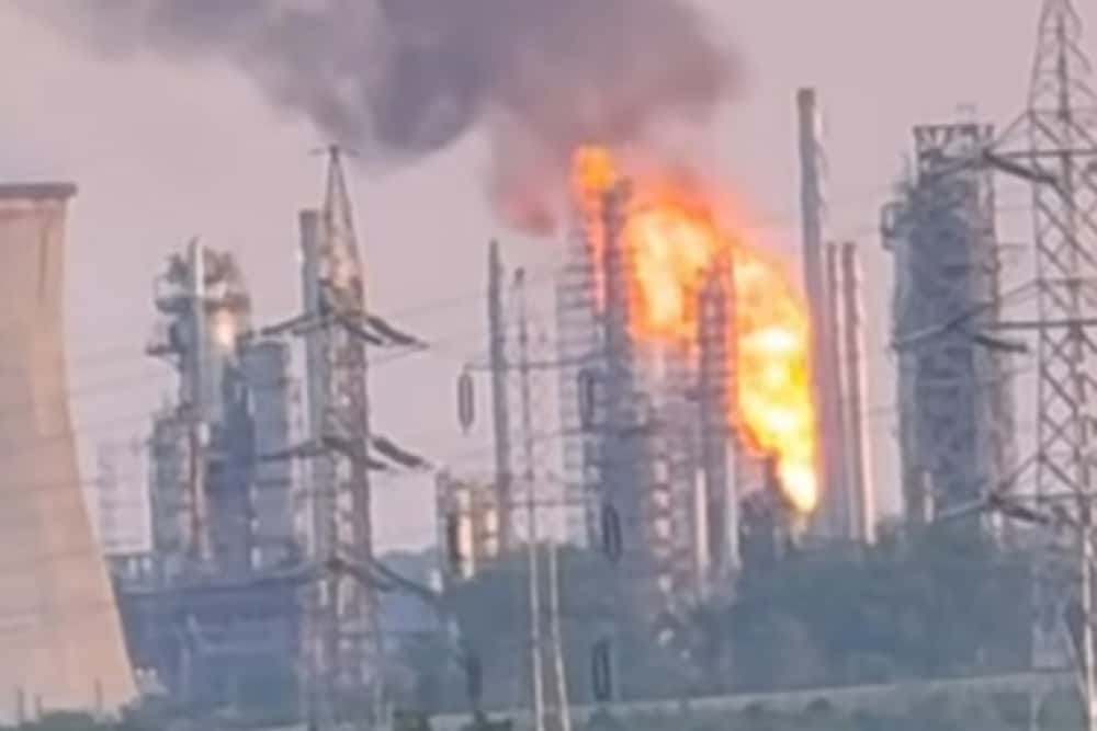 Incident la Rafinăria Petrobrazi, marți seară, din cauza unei probleme la instalația de cracare catalitică