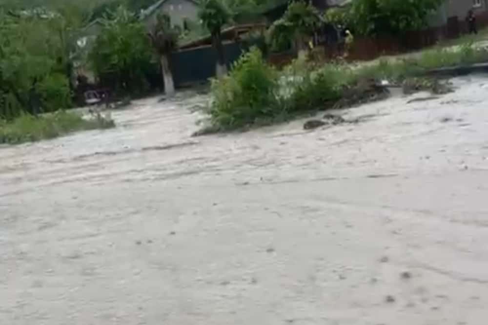 Telega, sub ape, după ploaia torențială de luni după-amiază!