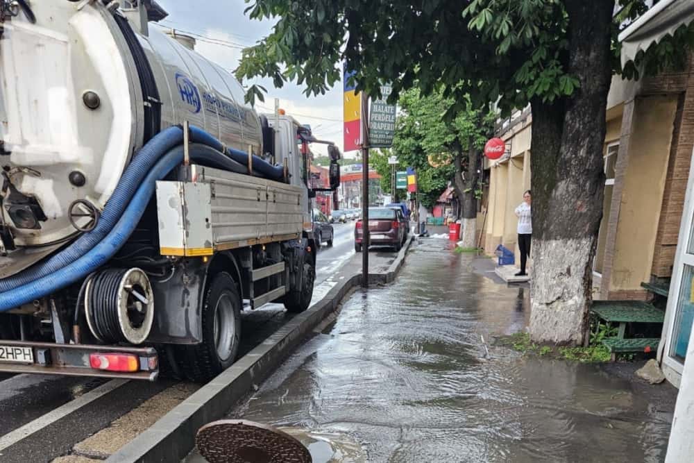 Hidro Prahova a acționat cu echipe operaționale în teren, în localitățile afectate de fenomene meteo extreme