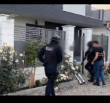 Prahova/ 27 de tineri din familii modeste, racolați de o grupare de proxeneți. Infractorii au făcut milioane de lei din exploatarea sexuală a tinerilor