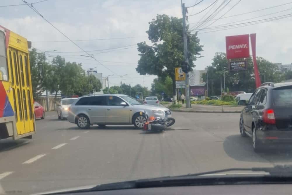Motociclist rănit într-un accident produs la intersecția Șoseaua Vestului - strada Deltei din Ploiești