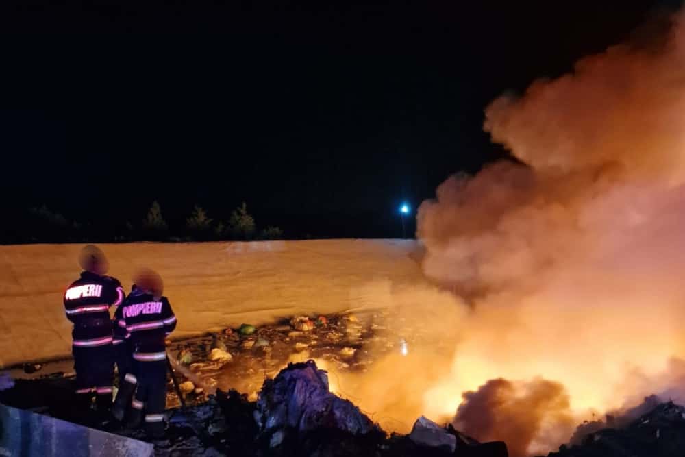 Incendiu la o groapă de gunoi din Băicoi
