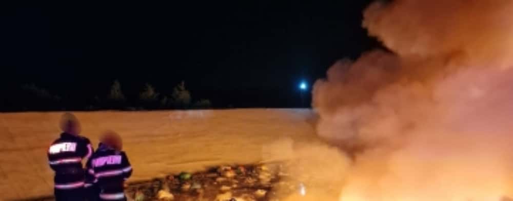 Incendiu la o groapă de gunoi din Băicoi