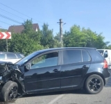 Trei autoturisme, implicate într-un accident în comuna Vărbilău. O femeie a ajuns la spital