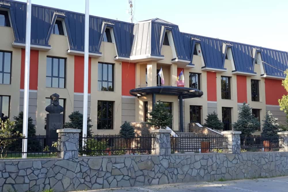 Chiar nu vă e rușine? O primărie din Prahova dă 141.000 de euro ca să-i trimită la ”cursuri” pe funcționari și consilierii locali!