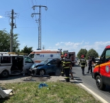 Un autovehicul care transporta muncitori a fost implicat într-un accident, pe DN1, în zona Lido Gârbea