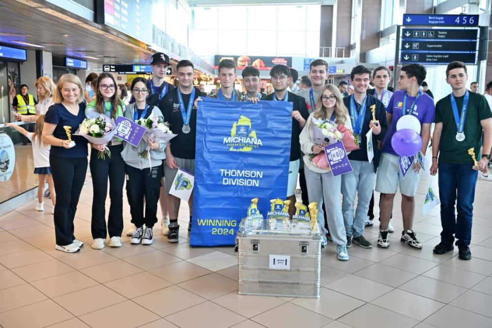 Echipa de robotică RO2D2 a revenit acasă după o victorie istorică. Președintele CJ Prahova i-a felicitat pe elevii de la ”Mihai Viteazul”