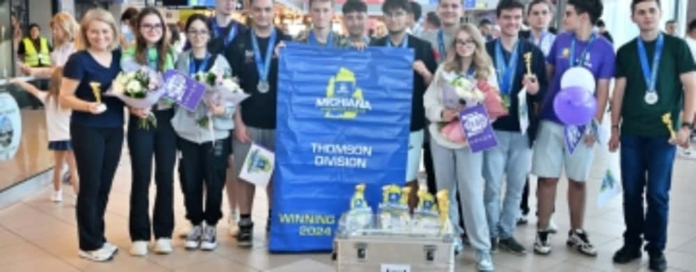 Echipa de robotică RO2D2 a revenit acasă după o victorie istorică. Președintele CJ Prahova i-a felicitat pe elevii de la ”Mihai Viteazul”