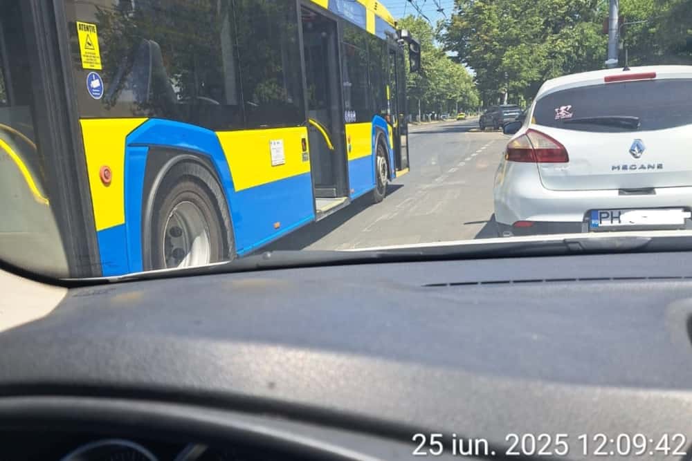 Ploiești | Șoferi amendați pentru oprirea autoturismelor în zone interzise. Trei mașini au fost ridicate!