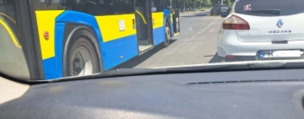 Ploiești | Șoferi amendați pentru oprirea autoturismelor în zone interzise. Trei mașini au fost ridicate!