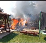 Un pompier aflat în timpul liber a reușit să limiteze un incendiu izbucnit în curtea vecinilor săi din Drajna de Jos