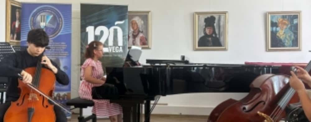 Donație de suflet, pentru muzica inimilor, la Colegiul de Artă ”Carmen Sylva” Ploiești