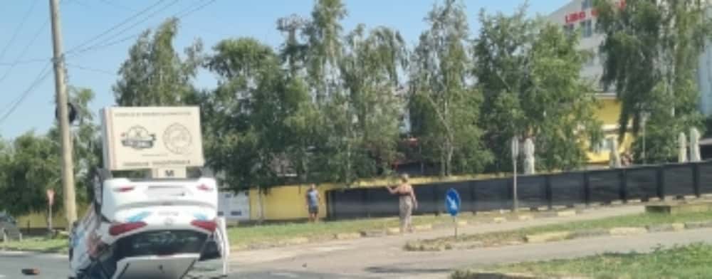 Autoturism răsturnat în zona Lido Gârbea