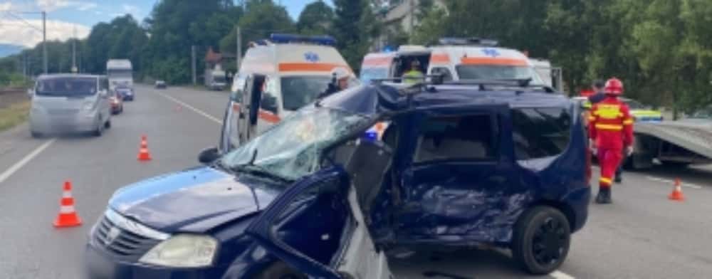 Accident grav pe DN1, la Nistorești. Un bărbat a rămas blocat într-unul dintre autoturismele implicate