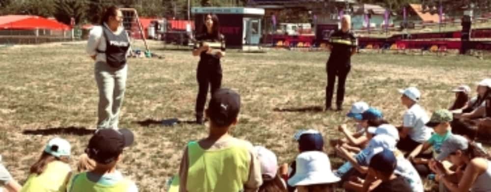 Polițiștii prahoveni au ajuns în tabără, la Azuga. Nu la relaxare, ci pentru siguranța copiilor