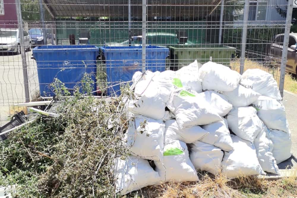 Sacii cu moloz aruncați de-a valma pe domeniul public l-au costat 2000 de lei pe un ploieștean