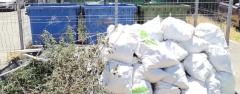 Sacii cu moloz aruncați de-a valma pe domeniul public l-au costat 2000 de lei pe un ploieștean