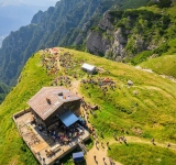 Concertul ”Rapsodiile” ajunge astăzi la Cabana Caraiman. Violonistul Alexandru Tomescu oferă un nou spectacol în vârf de munte!