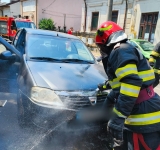 Incendiu la un autoturism, aproape de centrul Ploieștiului