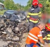 UPDATE/ Un autoturism s-a transformat într-o grămadă de fiare, după coliziunea cu o autobasculantă, pe raza comunei Posești