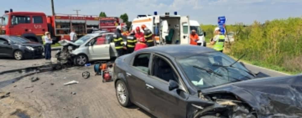 UPDATE/ Trei autoturisme implicate într-un accident pe Centura de Est a Ploieștiului. Două persoane încarcerate