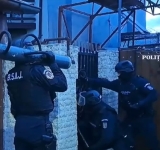 Percheziții la scandalagii din Florești, acuzați de lovire, amenințare, distrugere și alte infracțiuni