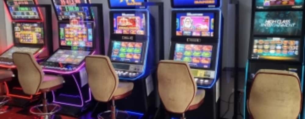 Guvernul Bolojan pasează problema autorizării sălilor de jocuri de noroc în curtea primăriilor