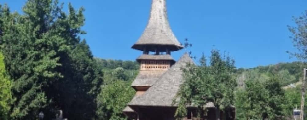 Târnosirea Bisericii de lemn „Sfinții Arhangheli Mihail și Gavriil” – un eveniment de profundă semnificație spirituală și istorică la Urlați