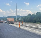 Pe centura Comarnic a început turnarea primului strat de asfalt