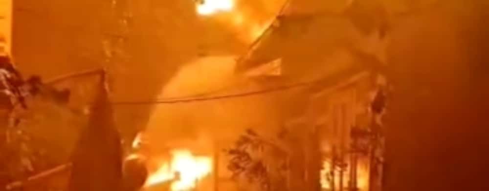 Incendiu de proporții în comuna Berceni. Două case și anexe, cuprinse de flăcări