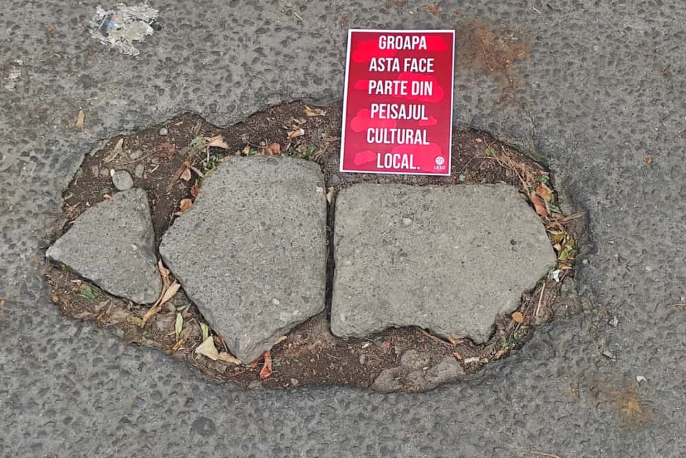 Elevii ploieșteni au lansat campania „Ploiești – oraș cu denivelări în suflet și asfalt”! Voi aveți gropi pe străzile din cartier?