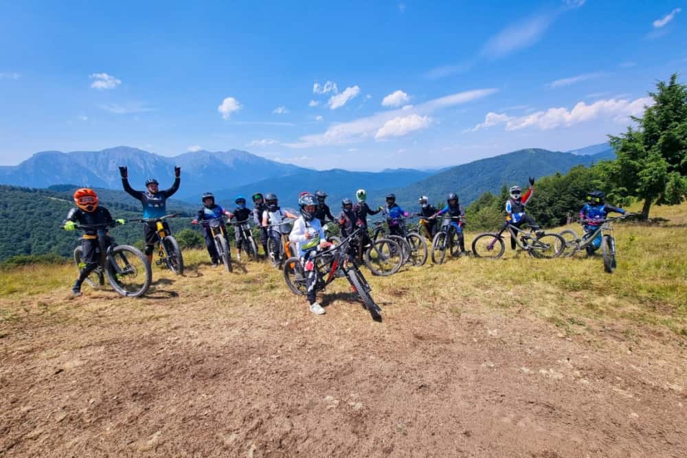 Azuga, epicentrul adrenalinei pe două roți! Cupa României la downhill are loc săptămâna viitoare