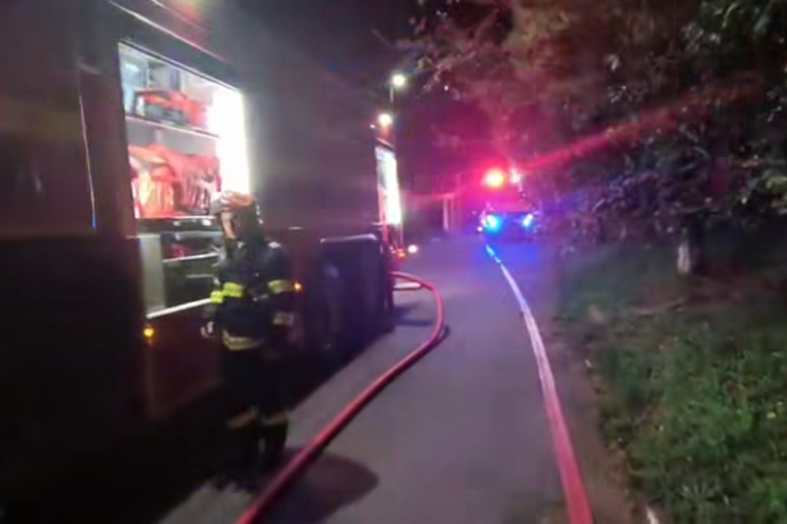 Incendiu într-o hală de depozitare a muniției, la Uzina Mecanică Cugir. A fost emis mesaj RO-ALERT