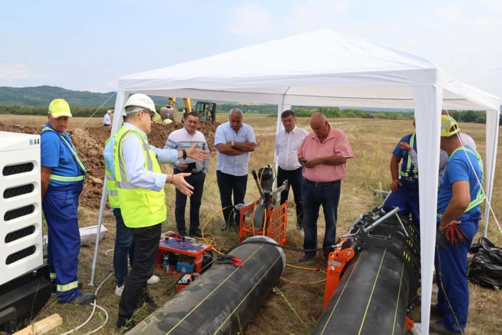 Lucrările de racordare a Văii Slănicului la rețeaua națională de gaze naturale avansează într-un ritm susținut