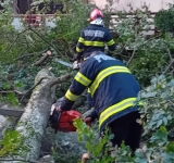 Pompierii, solicitați să intervină la Slănic și Sinaia, în contextul codurilor de vreme rea