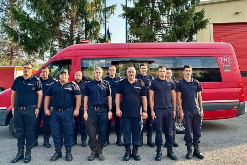 Alți 15 pompieri prahoveni au plecat spre Broșteni, să ajute familiile greu încercate de inundații