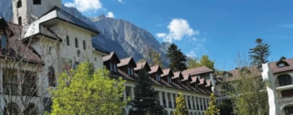 Lucrări suplimentare pentru extinderea Centrului Social Pastoral „Sfânta Cruce” de la Mănăstirea Caraiman