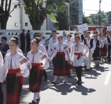 Circulație întreruptă o oră pe DN1A, în Vălenii de Munte, pentru târgul de Sfânta Maria și parada portului popular