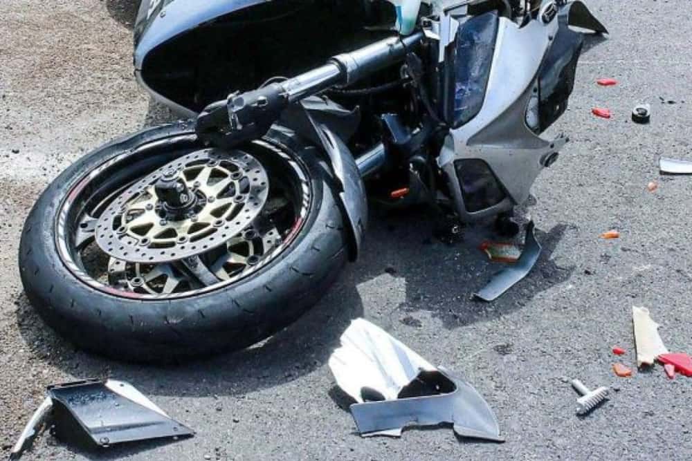 Accident rutier la Telega: un tânăr fără permis, băut și pe o motocicletă neînmatriculată a intrat într-un autoturism