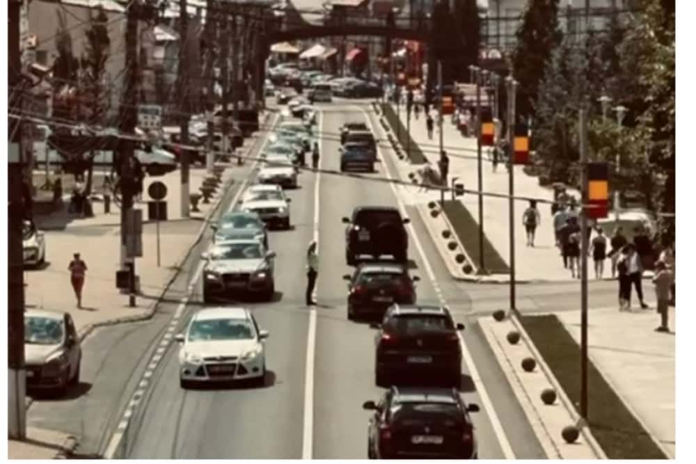Polițiștii rutieri acționează și astăzi pe DN1 și DN1A pentru menținerea fluenței traficului către Valea Prahovei