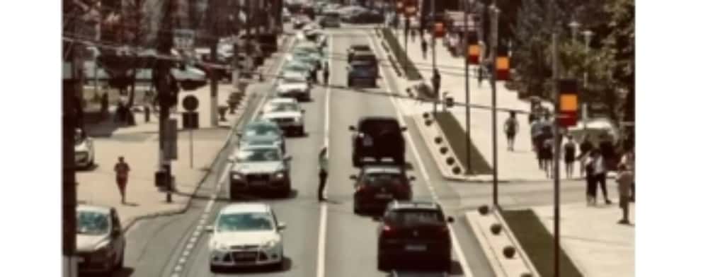 Polițiștii rutieri acționează și astăzi pe DN1 și DN1A pentru menținerea fluenței traficului către Valea Prahovei