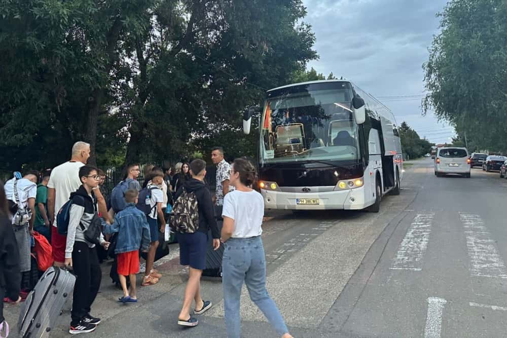 Primăria Blejoi răsplătește performanța: 50 de elevi pleacă în tabără, la mare