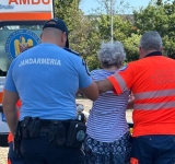 Un echipaj de jandarmi din Ploiești i-a acordat primul ajutor unei femei care a leșinat pe stradă
