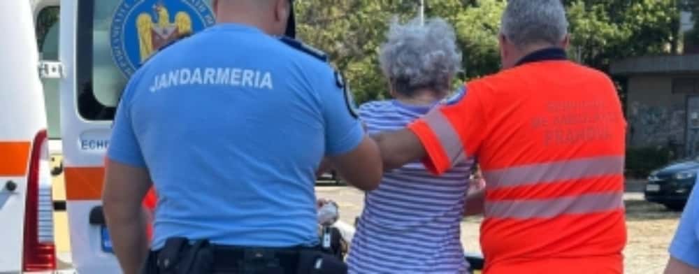 Un echipaj de jandarmi din Ploiești i-a acordat primul ajutor unei femei care a leșinat pe stradă